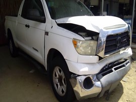 2008 TOYOTA TUNDRA, WHITE,  SR5 MODEL, EXTD CAB, 5.7L, AT, 2WD.  Z26475